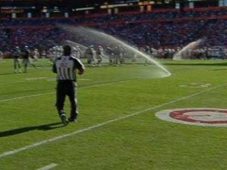 NFL: Άνοιξαν τα ποτιστήρια εν ώρα αγώνα! (videos+photos)