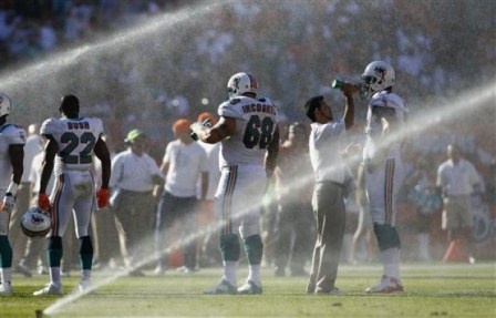 NFL: Άνοιξαν τα ποτιστήρια εν ώρα αγώνα! (videos+photos)