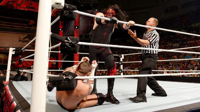 Raw SuperShow: Έδρασαν πάλι τα… τσιράκια του Punk (photos+videos)