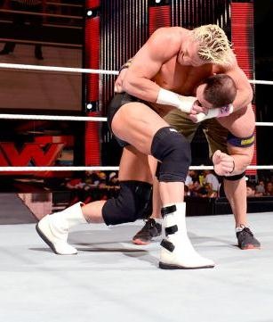 Raw SuperShow: Έδρασαν πάλι τα… τσιράκια του Punk (photos+videos)