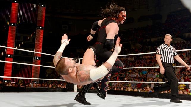 Raw SuperShow: Έδρασαν πάλι τα… τσιράκια του Punk (photos+videos)