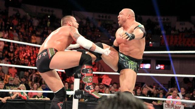 Raw SuperShow: Έδρασαν πάλι τα… τσιράκια του Punk (photos+videos)