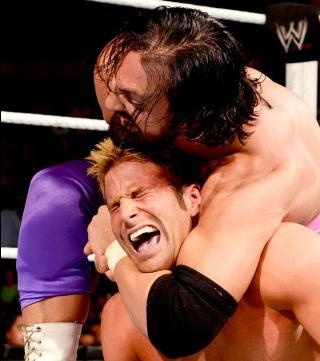 Raw SuperShow: Έδρασαν πάλι τα… τσιράκια του Punk (photos+videos)