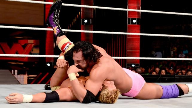 Raw SuperShow: Έδρασαν πάλι τα… τσιράκια του Punk (photos+videos)