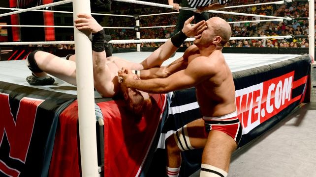 Raw SuperShow: Έδρασαν πάλι τα… τσιράκια του Punk (photos+videos)