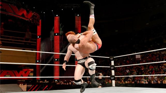 Raw SuperShow: Έδρασαν πάλι τα… τσιράκια του Punk (photos+videos)
