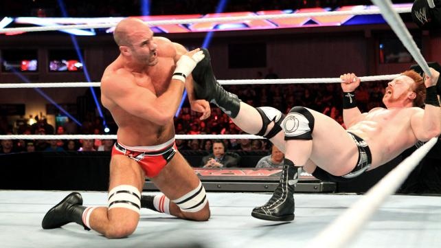 Raw SuperShow: Έδρασαν πάλι τα… τσιράκια του Punk (photos+videos)