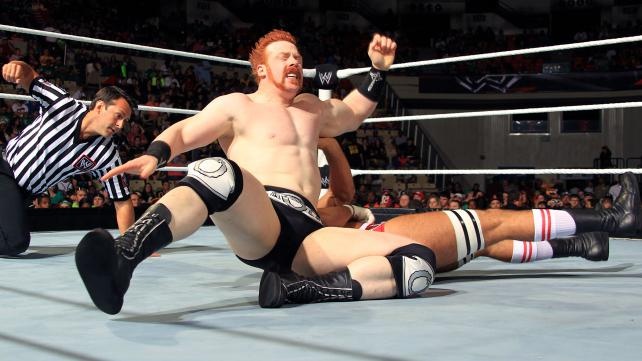 Raw SuperShow: Έδρασαν πάλι τα… τσιράκια του Punk (photos+videos)