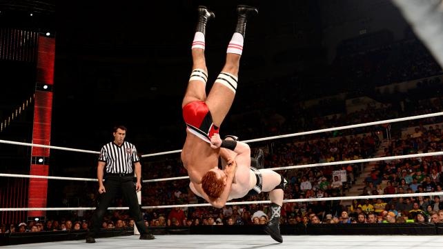 Raw SuperShow: Έδρασαν πάλι τα… τσιράκια του Punk (photos+videos)