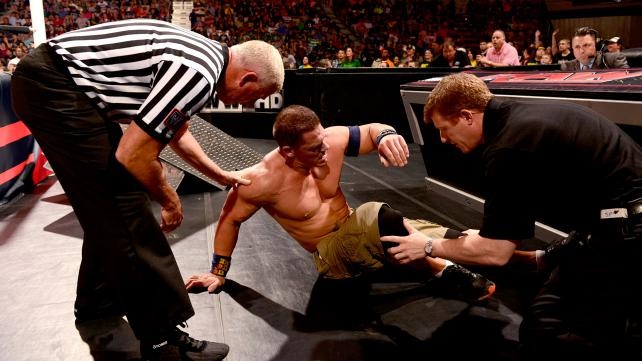Raw SuperShow: Έδρασαν πάλι τα… τσιράκια του Punk (photos+videos)