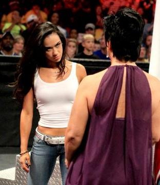 Raw SuperShow: Έδρασαν πάλι τα… τσιράκια του Punk (photos+videos)