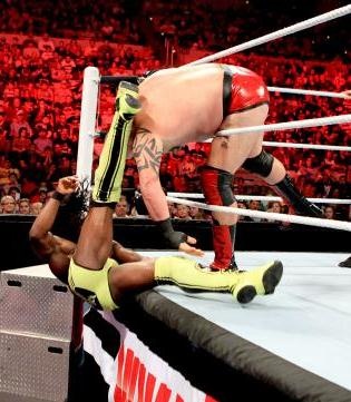 Raw SuperShow: Έδρασαν πάλι τα… τσιράκια του Punk (photos+videos)
