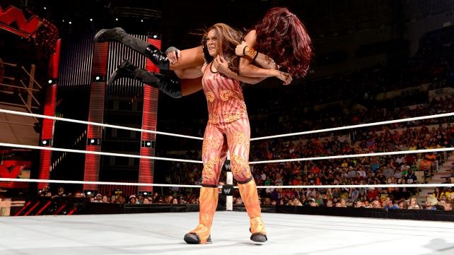 Raw SuperShow: Έδρασαν πάλι τα… τσιράκια του Punk (photos+videos)