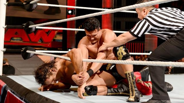 Raw SuperShow: Έδρασαν πάλι τα… τσιράκια του Punk (photos+videos)