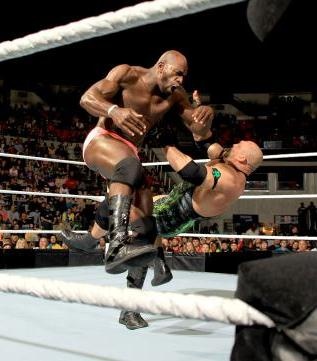 Raw SuperShow: Έδρασαν πάλι τα… τσιράκια του Punk (photos+videos)