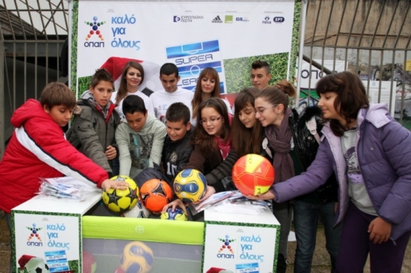 Super League: «Μια μπάλα για τα παιδιά» (photos)