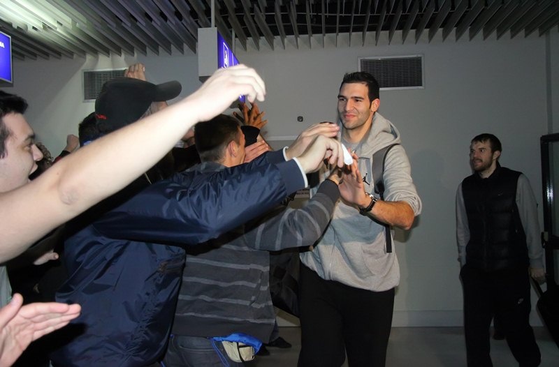 Ολυμπιακός: Θερμή υποδοχή στα Χανιά (photos)