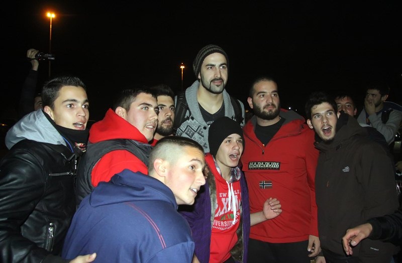 Ολυμπιακός: Θερμή υποδοχή στα Χανιά (photos)
