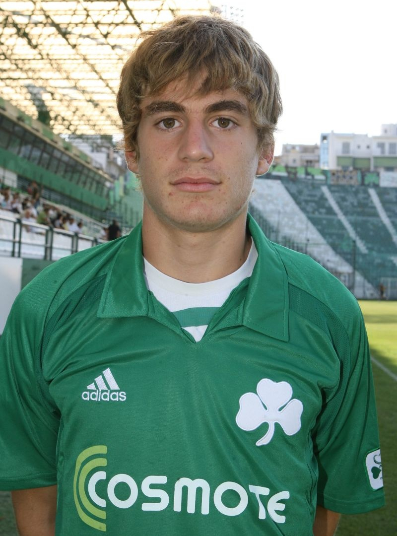 Χάρης Μαυρίας: Γίνεται άντρας, μοιάζοντας «μικρός»… (photos+videos)