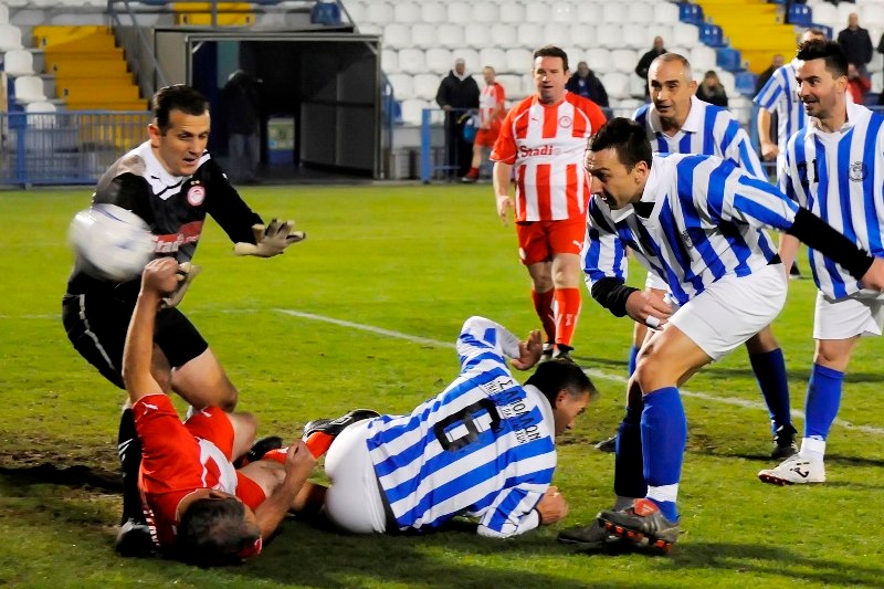 Σε φόρμα οι παλαίμαχοι του Ολυμπιακού, 5-2 τον Απόλλωνα (photos)!