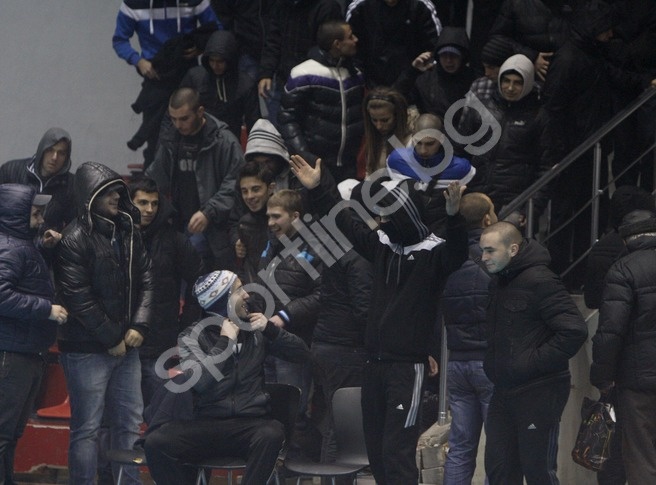 Challenge Cup: Σοβαρά επεισόδια στη ρεβάνς του Ολυμπιακού με τη Λέφσκι (photos)