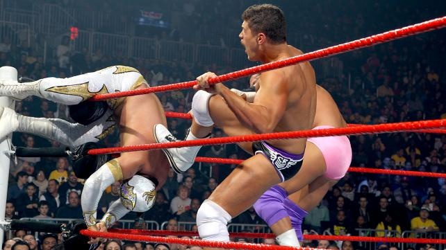 Tables, Ladders and Chairs: Τρελάθηκε πάλι η AJ (videos+photos)
