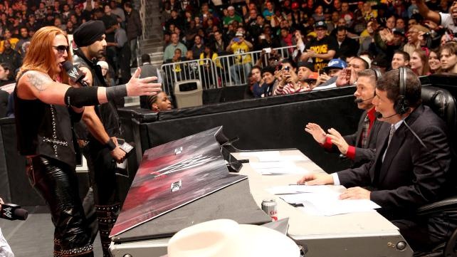 Tables, Ladders and Chairs: Τρελάθηκε πάλι η AJ (videos+photos)