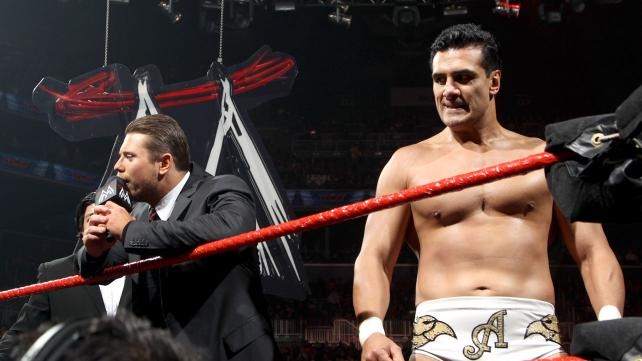 Tables, Ladders and Chairs: Τρελάθηκε πάλι η AJ (videos+photos)