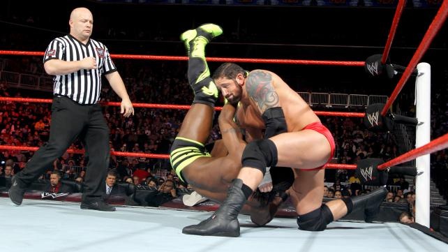 Tables, Ladders and Chairs: Τρελάθηκε πάλι η AJ (videos+photos)