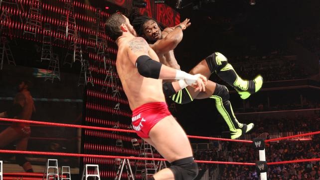 Tables, Ladders and Chairs: Τρελάθηκε πάλι η AJ (videos+photos)