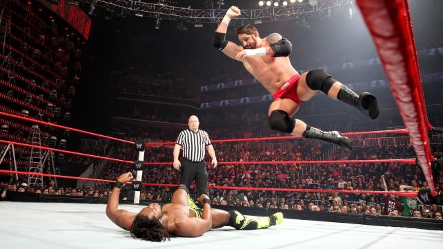 Tables, Ladders and Chairs: Τρελάθηκε πάλι η AJ (videos+photos)