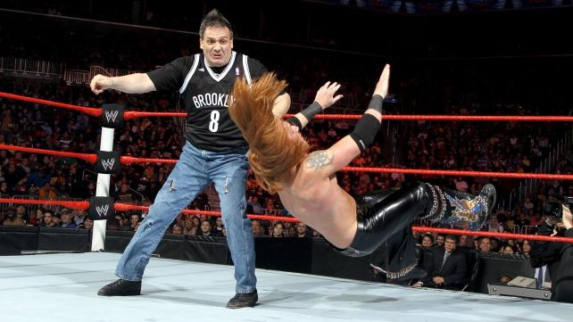 Tables, Ladders and Chairs: Τρελάθηκε πάλι η AJ (videos+photos)