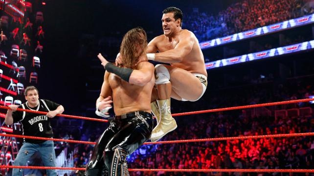 Tables, Ladders and Chairs: Τρελάθηκε πάλι η AJ (videos+photos)