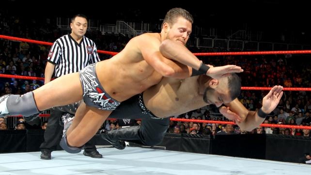 Tables, Ladders and Chairs: Τρελάθηκε πάλι η AJ (videos+photos)
