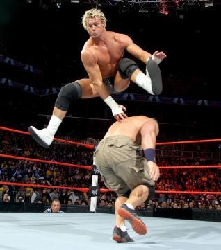 Tables, Ladders and Chairs: Τρελάθηκε πάλι η AJ (videos+photos)
