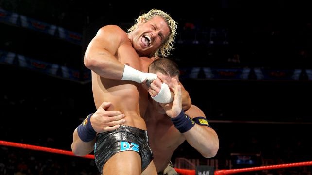 Tables, Ladders and Chairs: Τρελάθηκε πάλι η AJ (videos+photos)