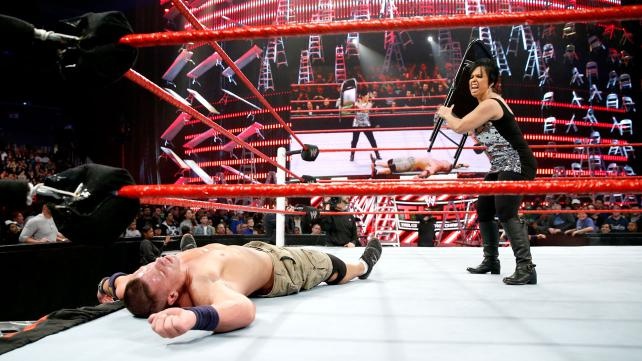 Tables, Ladders and Chairs: Τρελάθηκε πάλι η AJ (videos+photos)