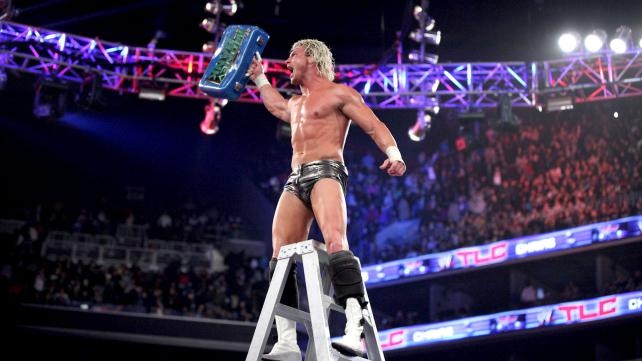 Tables, Ladders and Chairs: Τρελάθηκε πάλι η AJ (videos+photos)