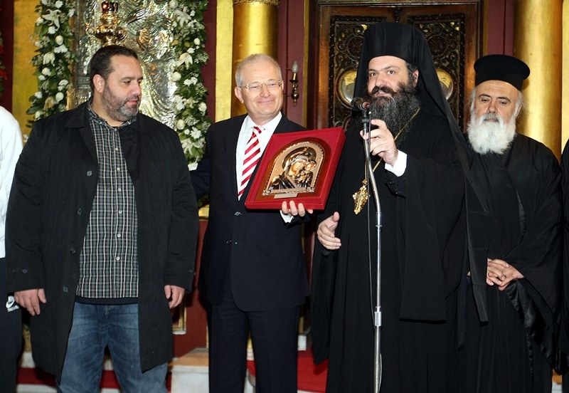 Ολυμπιακός: Δίπλα στους συνανθρώπους μας… (photos)