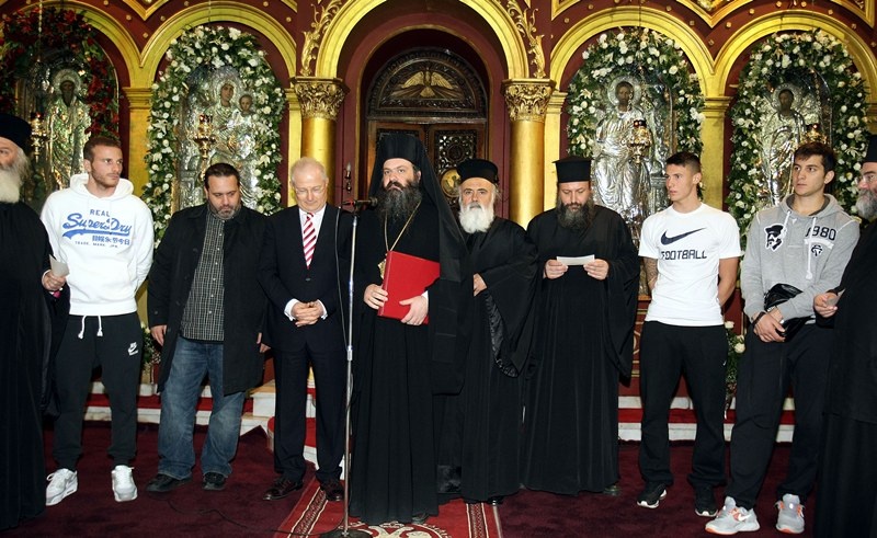 Ολυμπιακός: Δίπλα στους συνανθρώπους μας… (photos)