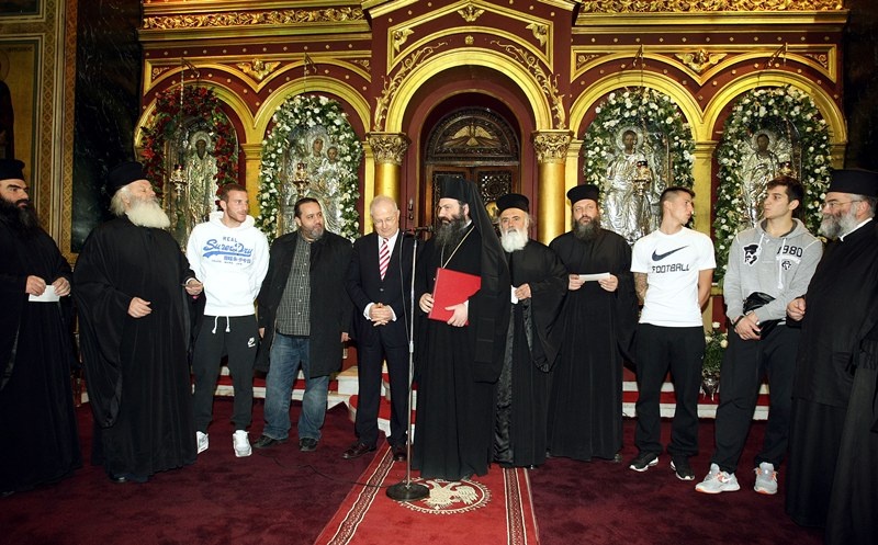 Ολυμπιακός: Δίπλα στους συνανθρώπους μας… (photos)