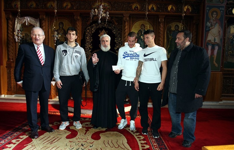 Ολυμπιακός: Δίπλα στους συνανθρώπους μας… (photos)
