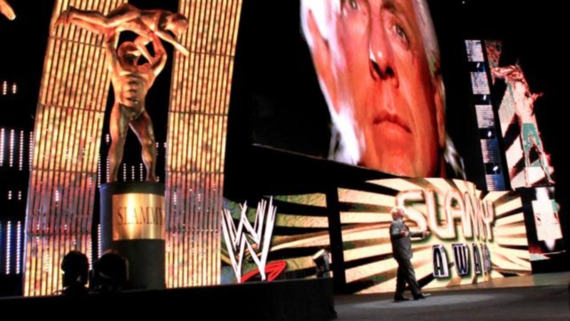 Raw SuperShow: Επέστρεψε στο WWE o Ric Flair (photos+videos)