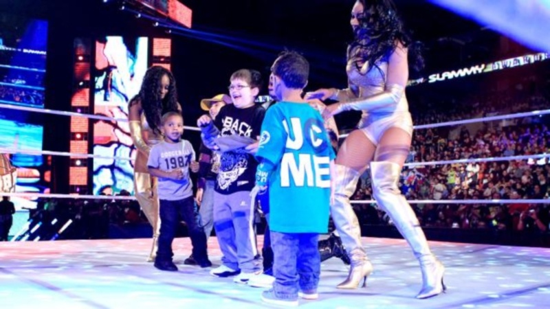 Raw SuperShow: Επέστρεψε στο WWE o Ric Flair (photos+videos)