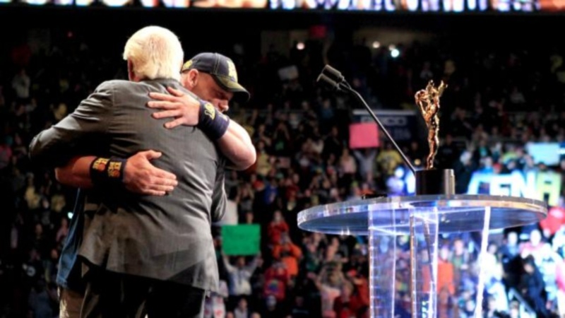 Raw SuperShow: Επέστρεψε στο WWE o Ric Flair (photos+videos)