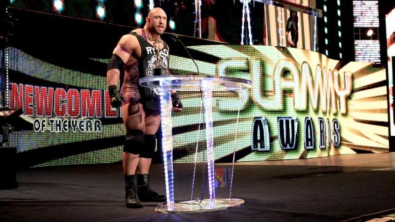 Raw SuperShow: Επέστρεψε στο WWE o Ric Flair (photos+videos)