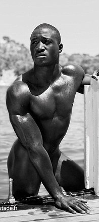 Γυμνή φωτογράφιση από Κλισί! (photos)