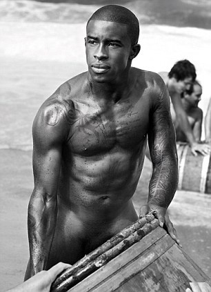 Γυμνή φωτογράφιση από Κλισί! (photos)