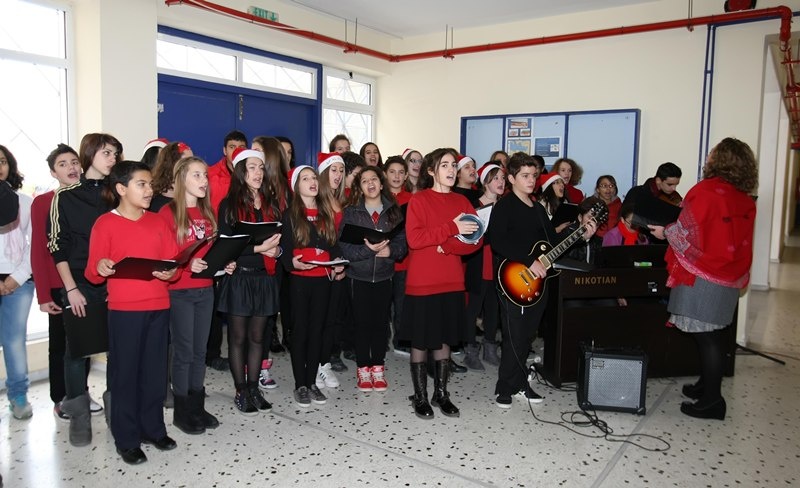 Ολυμπιακός: Μοίρασε… μπάλες και μπλούζες ο Ζαραδούκας (photos)