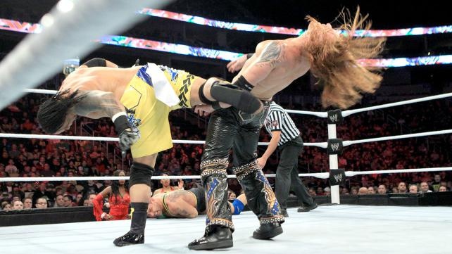Raw SuperShow: Μετωπική για τον Άγιο Βασίλη! (photos+videos)